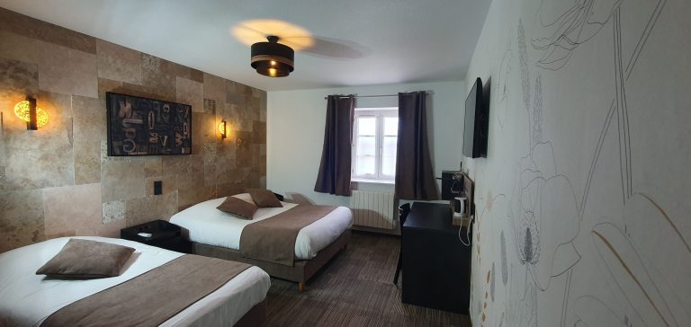 Chambre-Triple-hotel-du-Moulin-de-la-Brevette-scaled-1.jpg